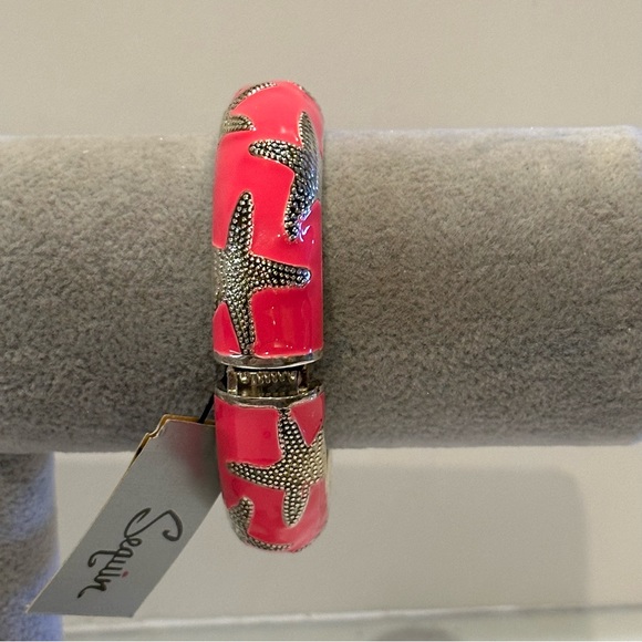 NWT Sequin by Nordstrom Starfish Clamper Bangle Bracelet, silver w/ dark pink - Picture 10 of 11